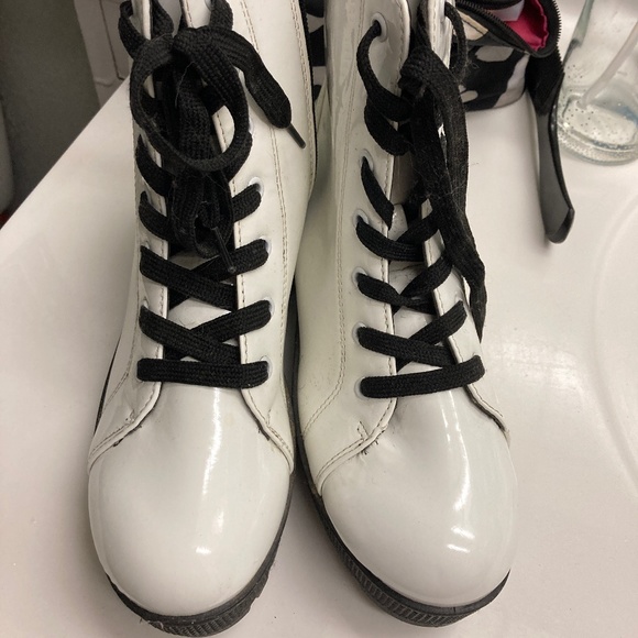 Null - Picture 1 of 1